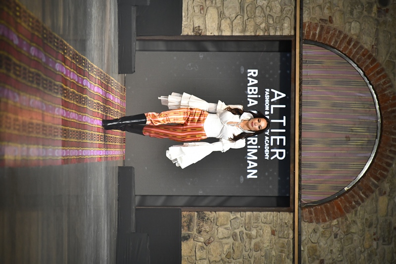 Alt�er Academy : Moda Tasar�m Ö�rencilerinden  Kutnu �pe�i �lhaml� Özel Defile 